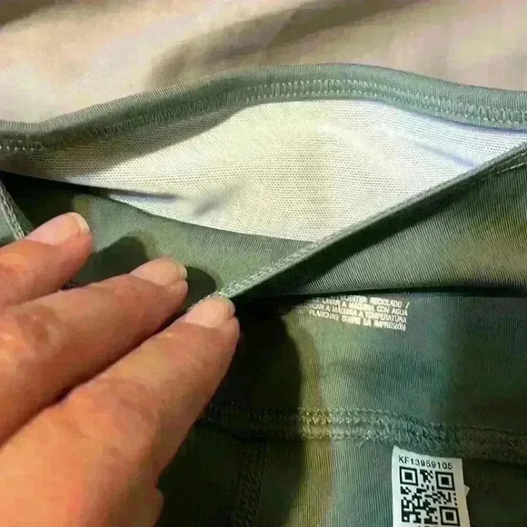 NWT All on Motion leggings - Picture 6 of 7